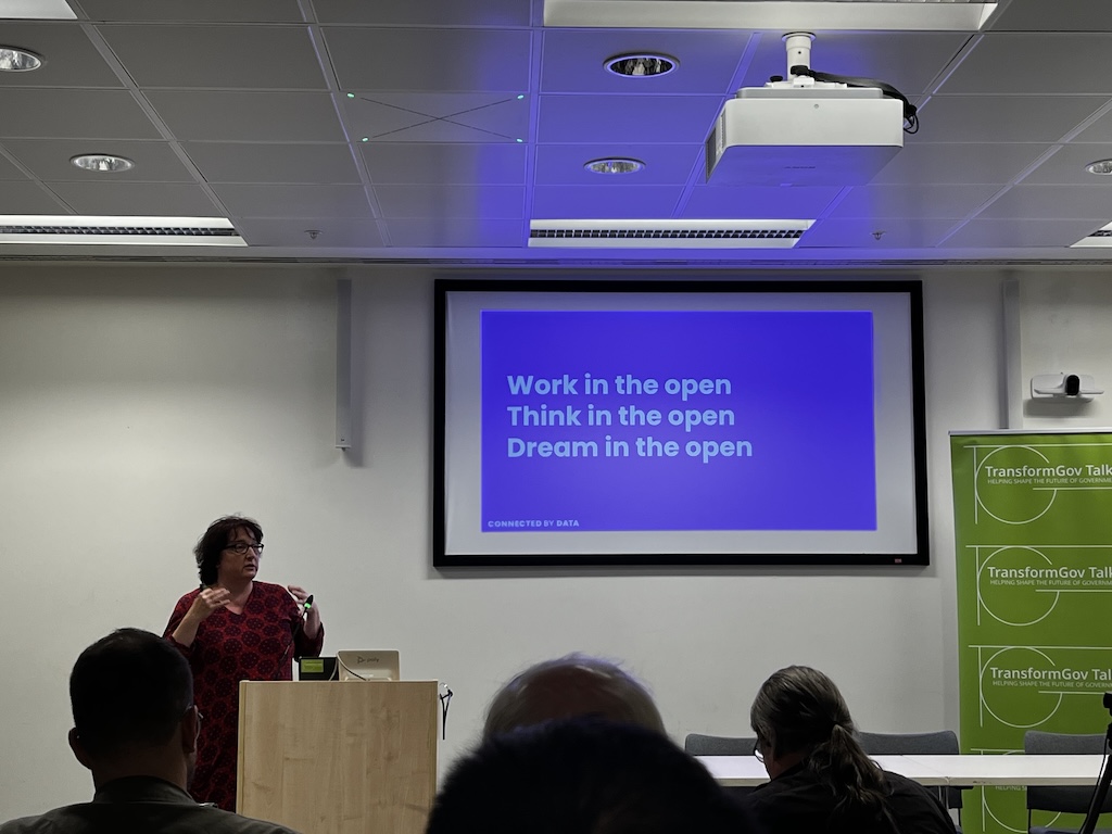 Jeni Tennison sharing a slide that reads ‘Work in the open, think in the open, dream in the open’.